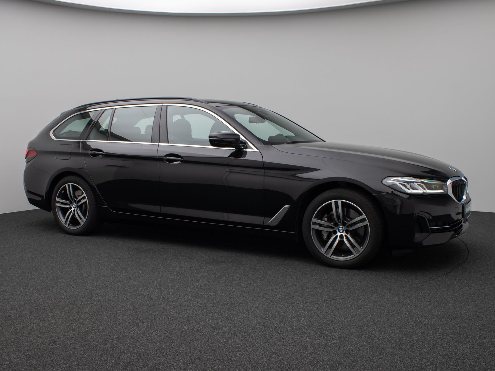 Fahrzeugabbildung BMW 530i xD Panorama Kamera Laser HUD HiFi Komfort