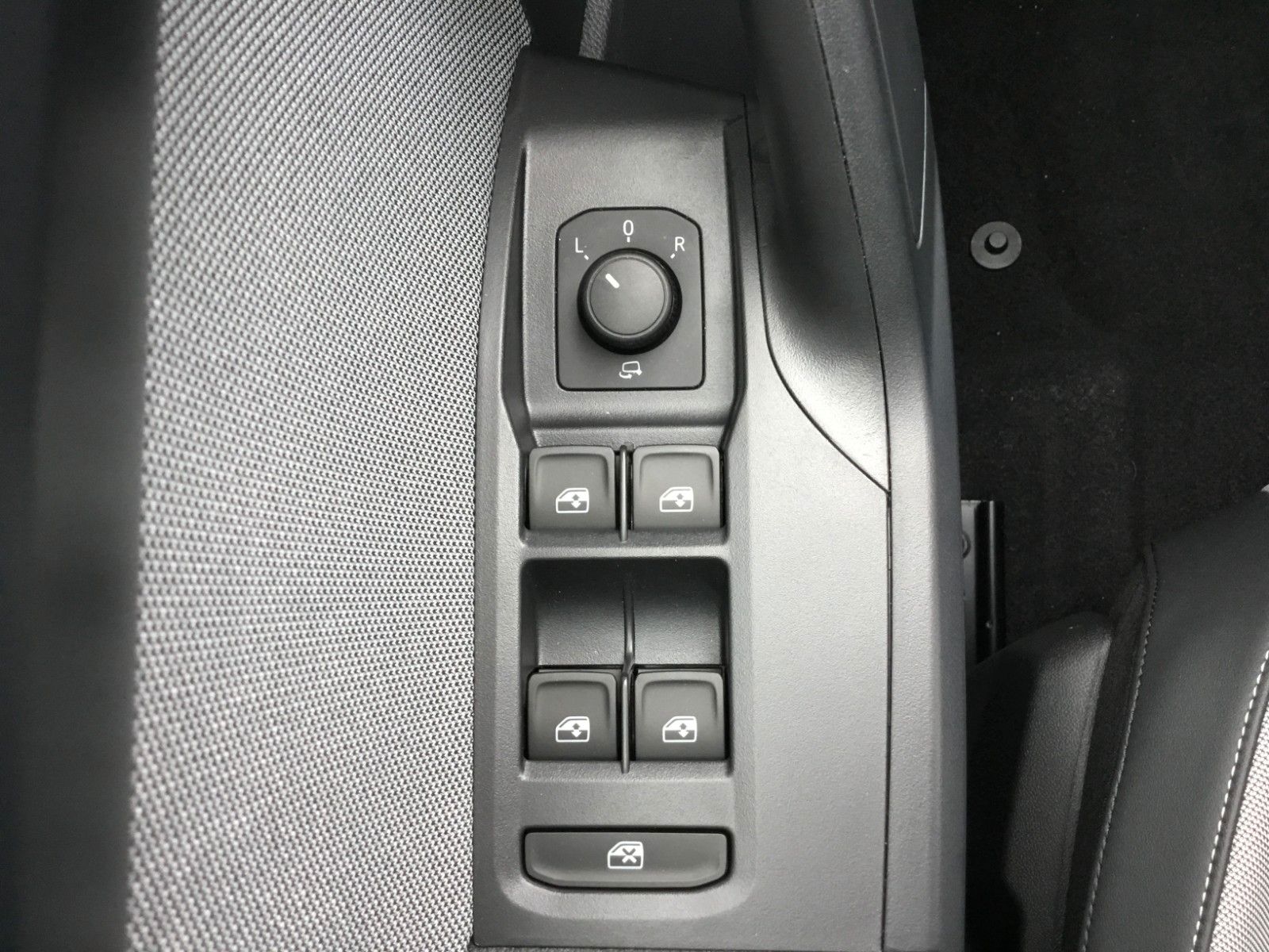 Fahrzeugabbildung SEAT Ibiza 1.5 TSI FR Black Edition DSG+Pano+18"+ACC