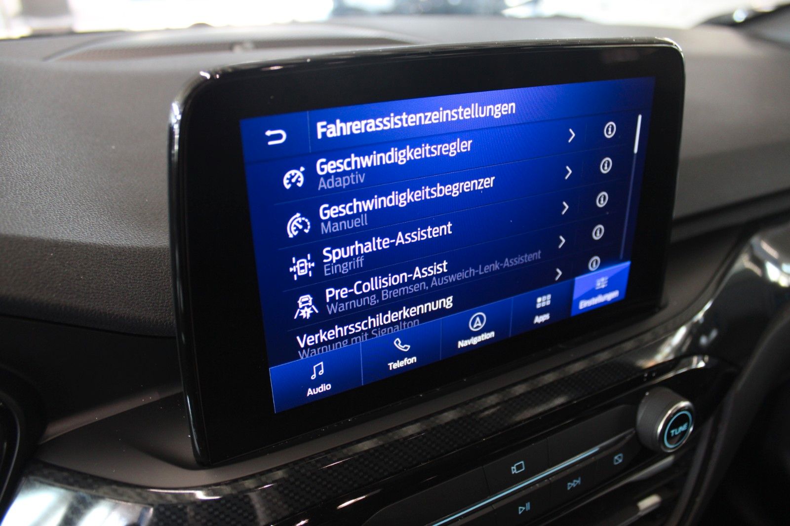 Fahrzeugabbildung Ford Kuga ST-Line X LED AHK B&O HUD ACC WinterPaket