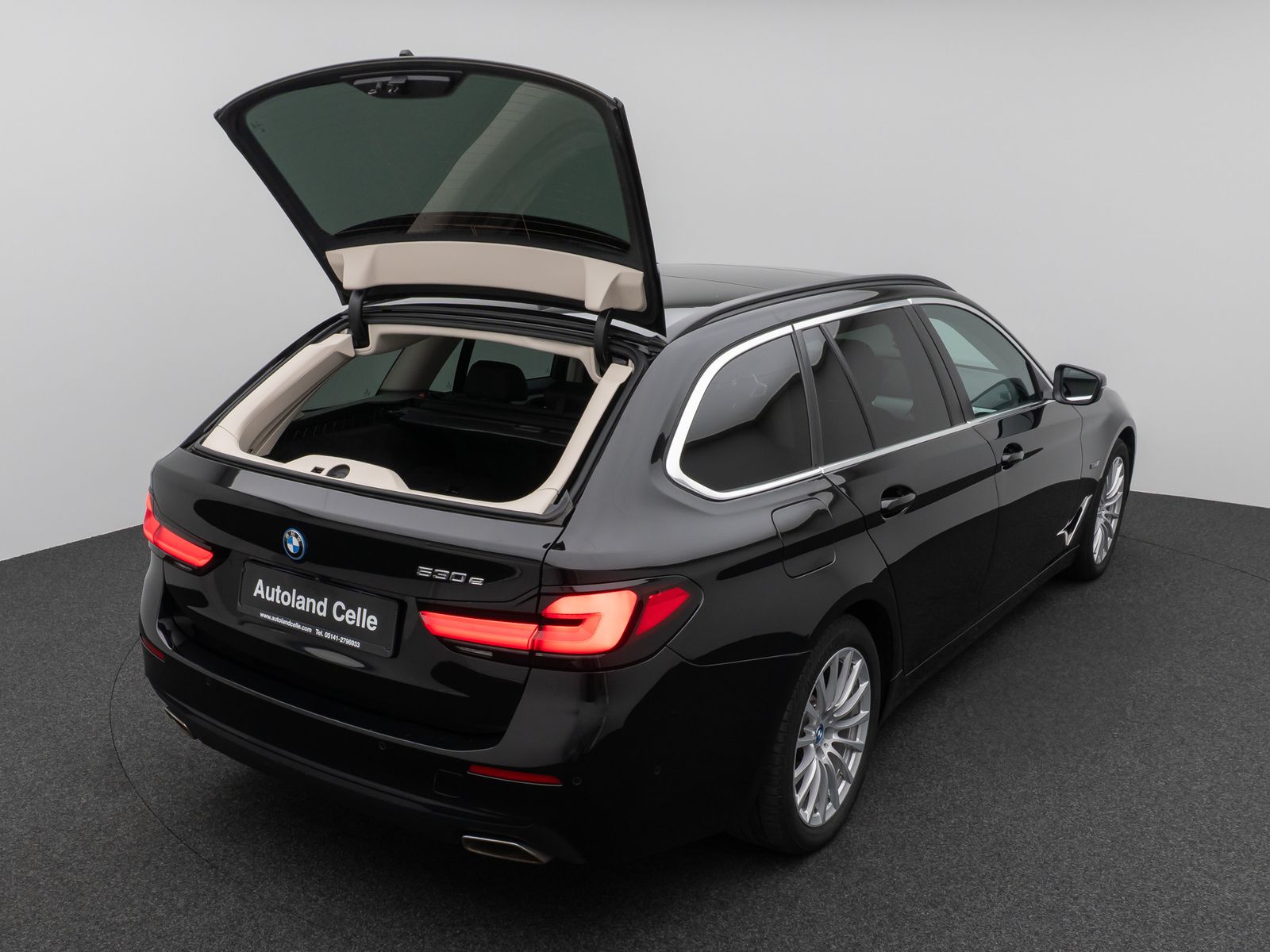 Fahrzeugabbildung BMW 530e Panorama Kamera DAB Leder Alarm AHK