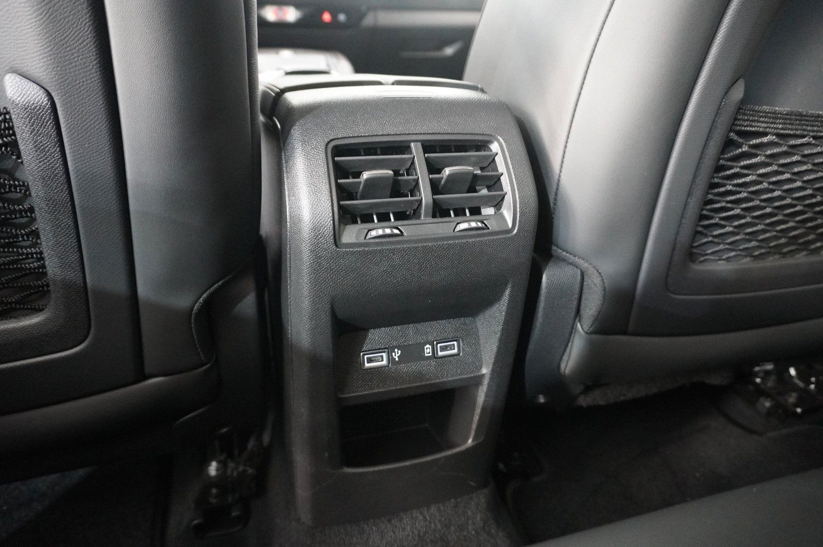 Fahrzeugabbildung DS Automobiles DS4 DS 4 E-Tense PERFORM. LINE PHEV NAVI/LED/DAB