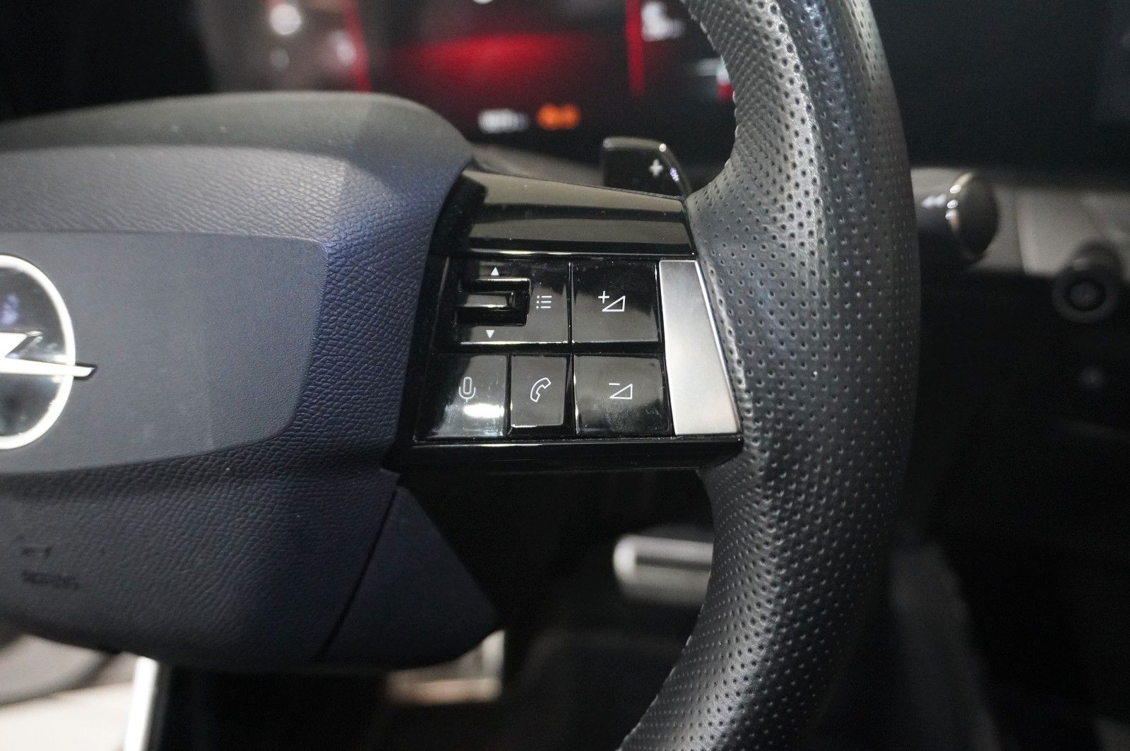 Fahrzeugabbildung Opel Astra L ST 1.5D ULTIMATE NAVI/LED/360°/PANO/DAB+