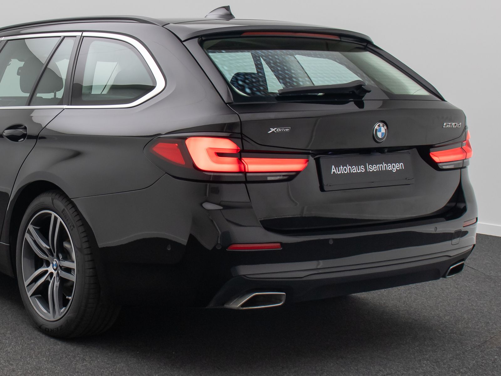 Fahrzeugabbildung BMW 520d xD Kamera HUD DAB Laser Panorama Leder 19"