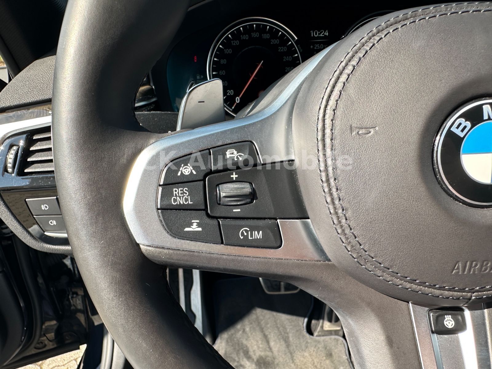 Fahrzeugabbildung BMW 520d xDrive Lim. M-Sport/Navi/Head-Up/LED
