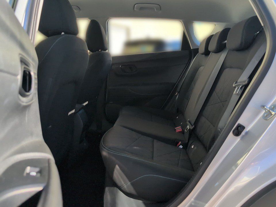 Fahrzeugabbildung Hyundai BAYON 1.0T AT INTRO NAV/PLUS-P BOSE GARANTIE6/28