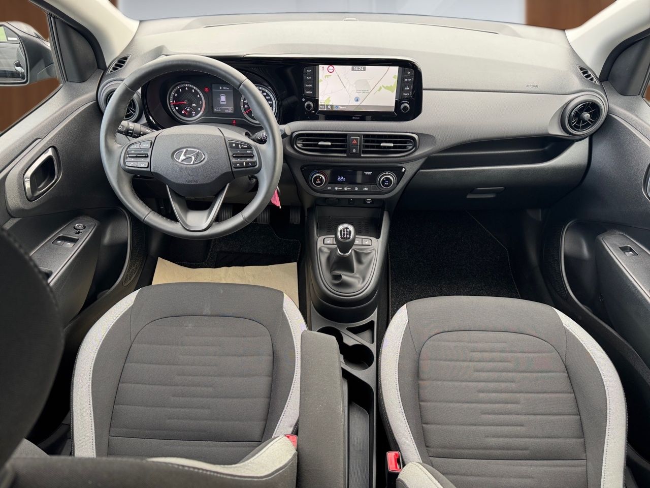 Fahrzeugabbildung Hyundai i10 TREND NAVI*KLIMAAT*TEMPOM*DAB*SHZ*LHZ*DAB*