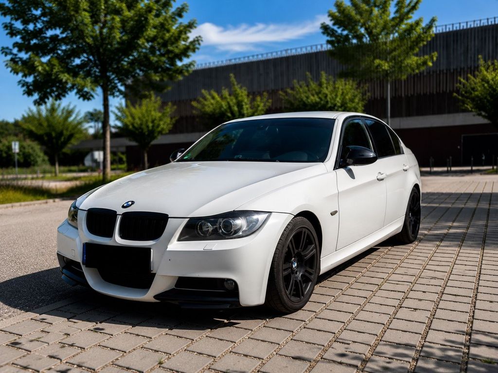 Image of BMW 320