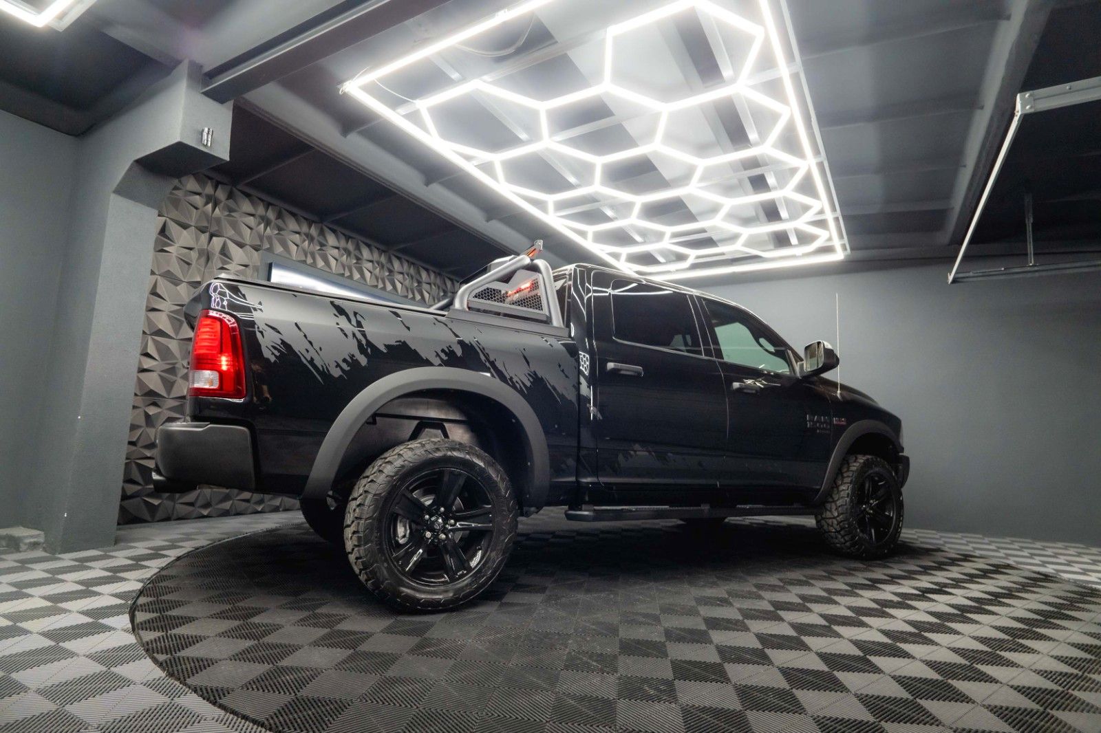 Fahrzeugabbildung Dodge RAM 5.7 V8 HEMI 4x4 Sport OFFROAD Night WARLOCK