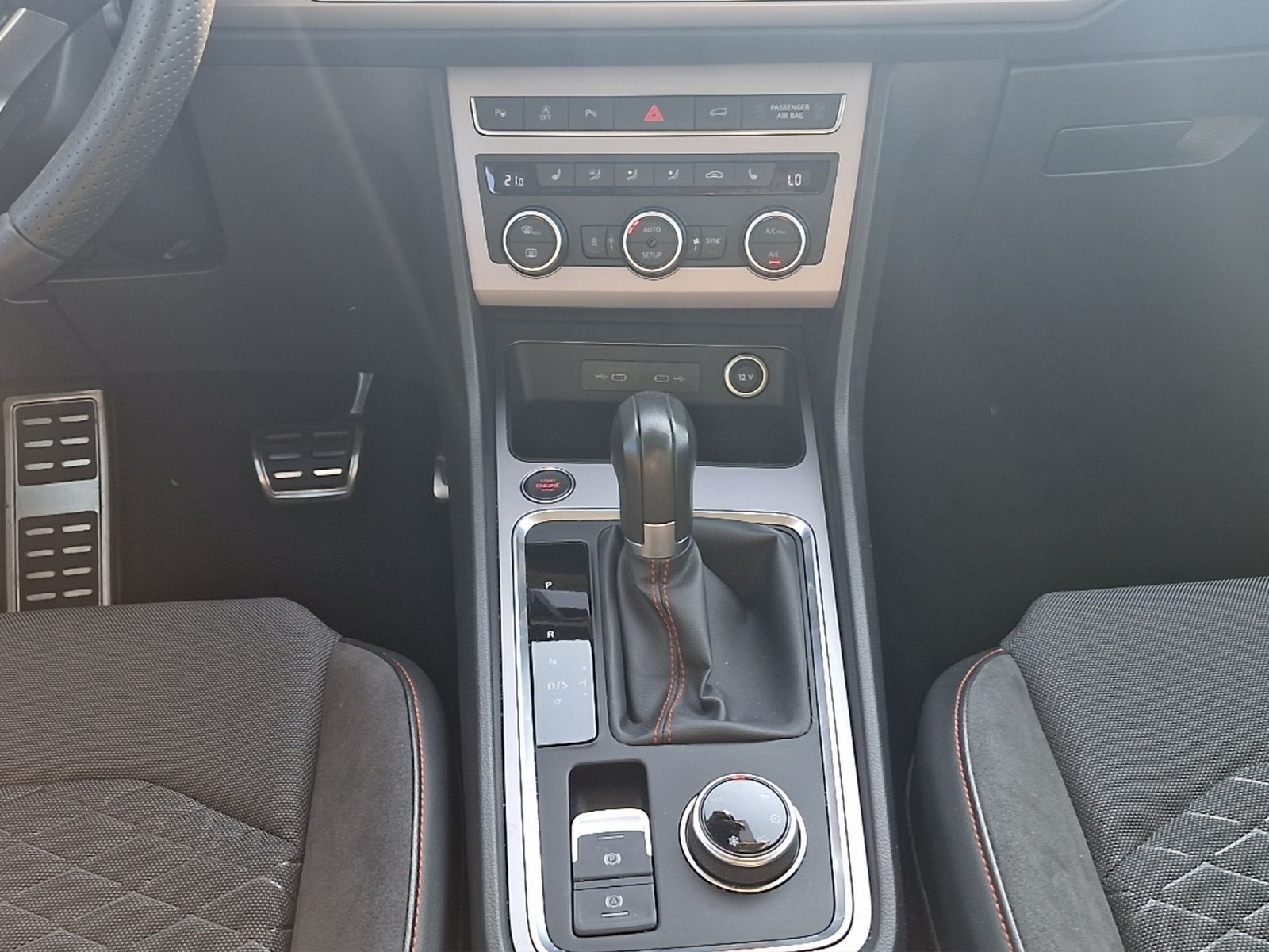 Fahrzeugabbildung SEAT Ateca FR 4Drive LED Navi ACC STHZ RFK SHZ