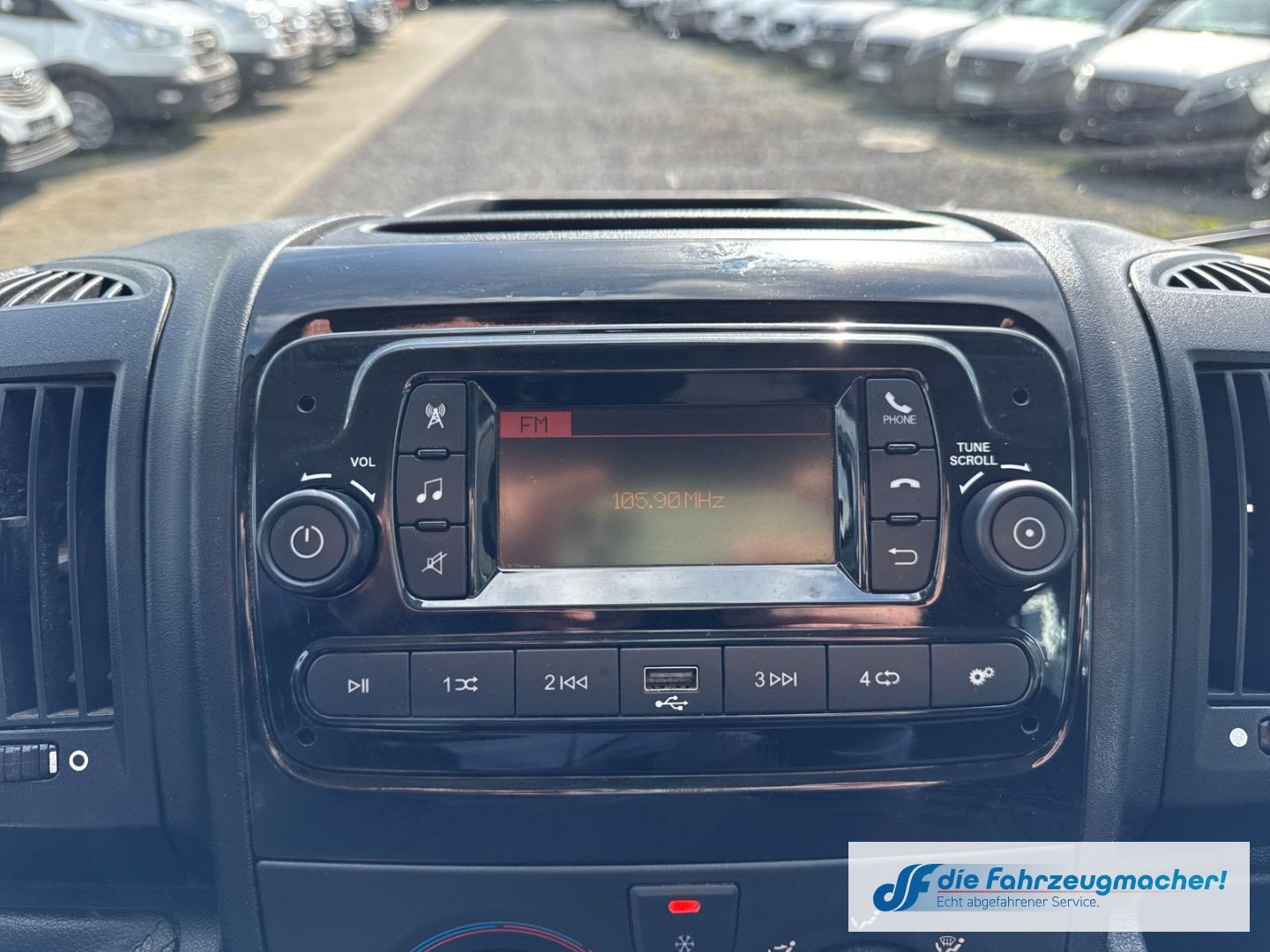 Fahrzeugabbildung Citroën Jumper Pritsche Doppelkabine DAB Spurhalteass. N