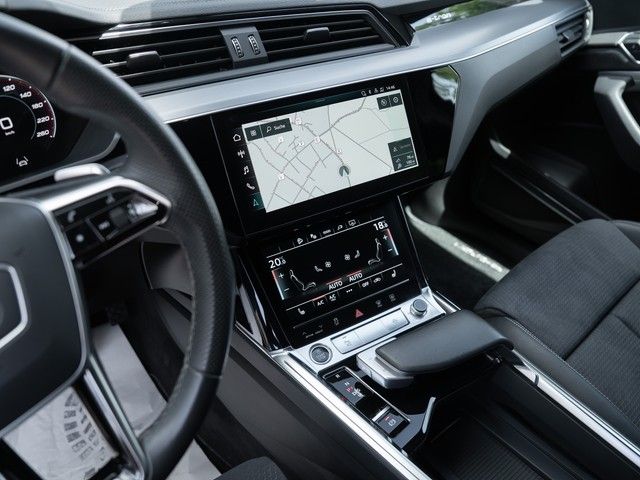 e-tron 50 quattro S line LUFTFEDERUNG+AHK+MATRIX
