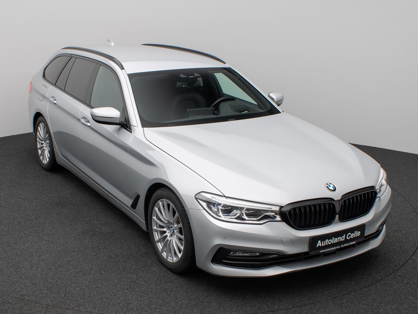 Fahrzeugabbildung BMW 520d  Sport Line HUD HiFi PDC Alarm DisplayKey