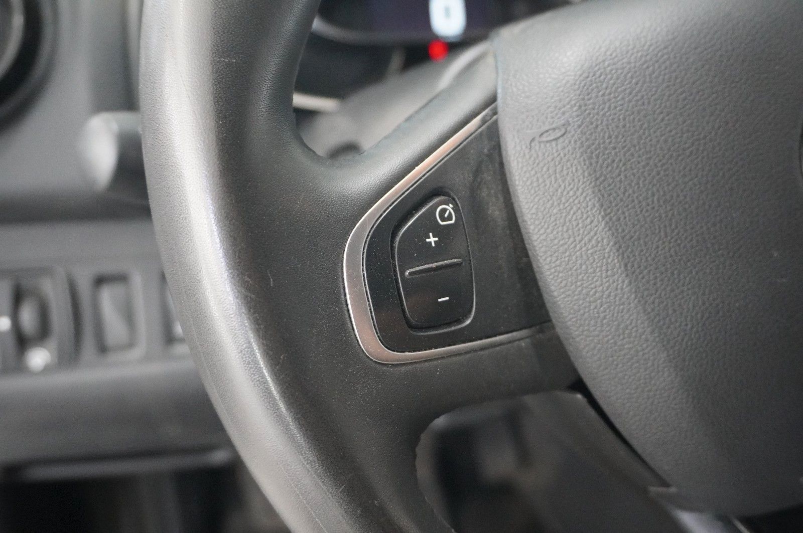 Fahrzeugabbildung Renault Clio IV Grandtour 0.9 TCE LIMITED NAVI/LED/DAB+
