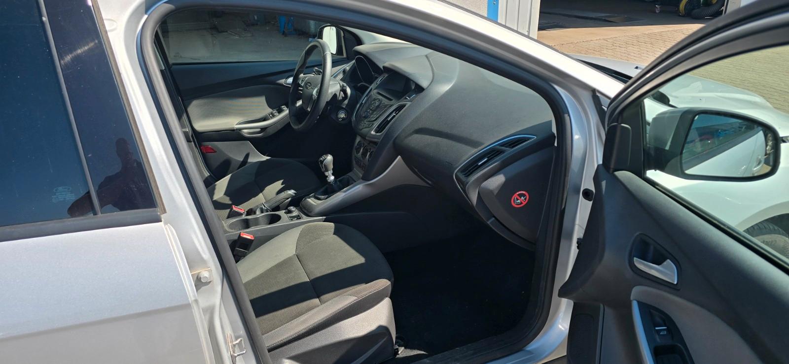 Ford Focus 2012 — photo 15