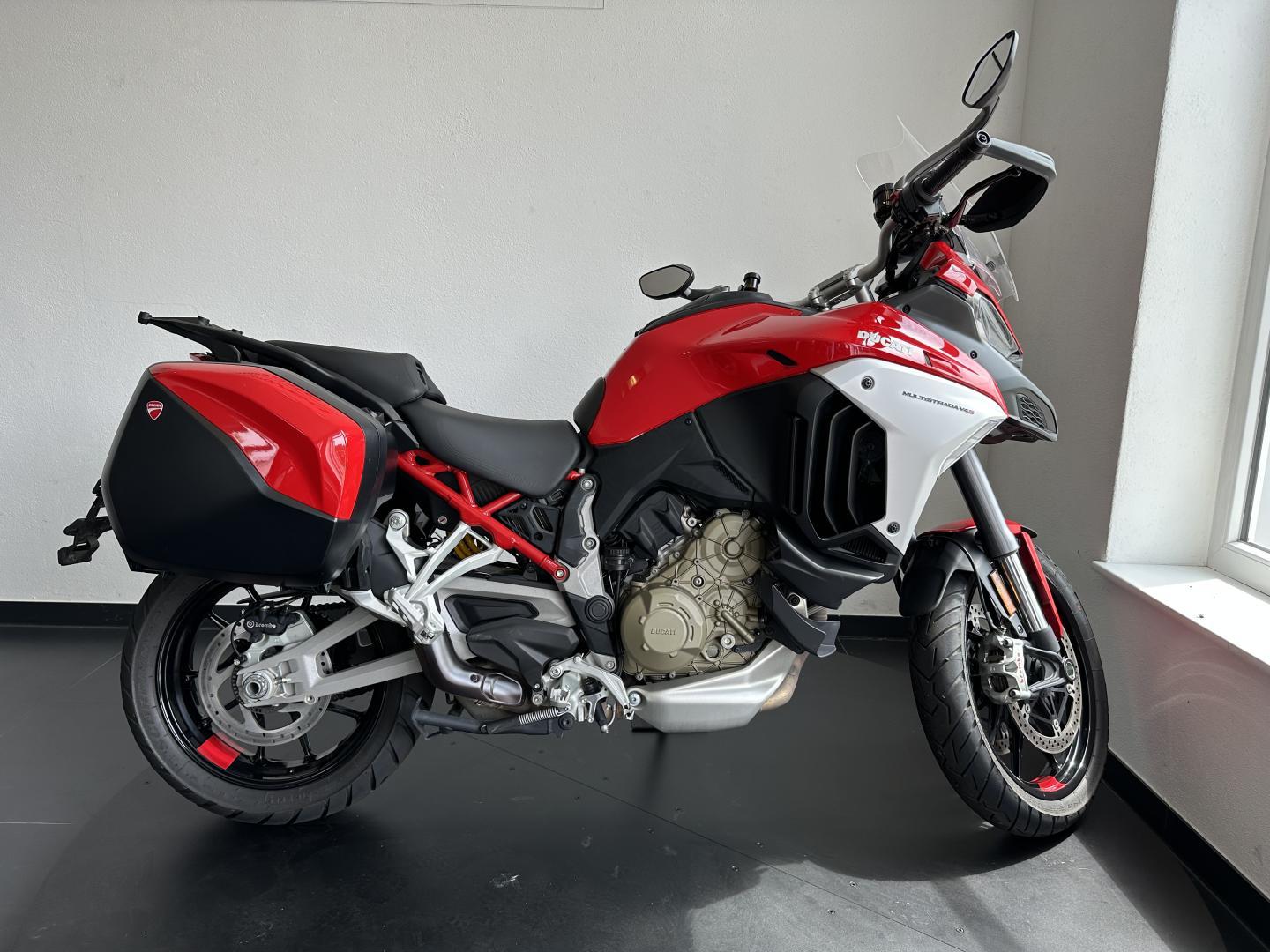 Ducati Multistrada V4S Travel & Radar