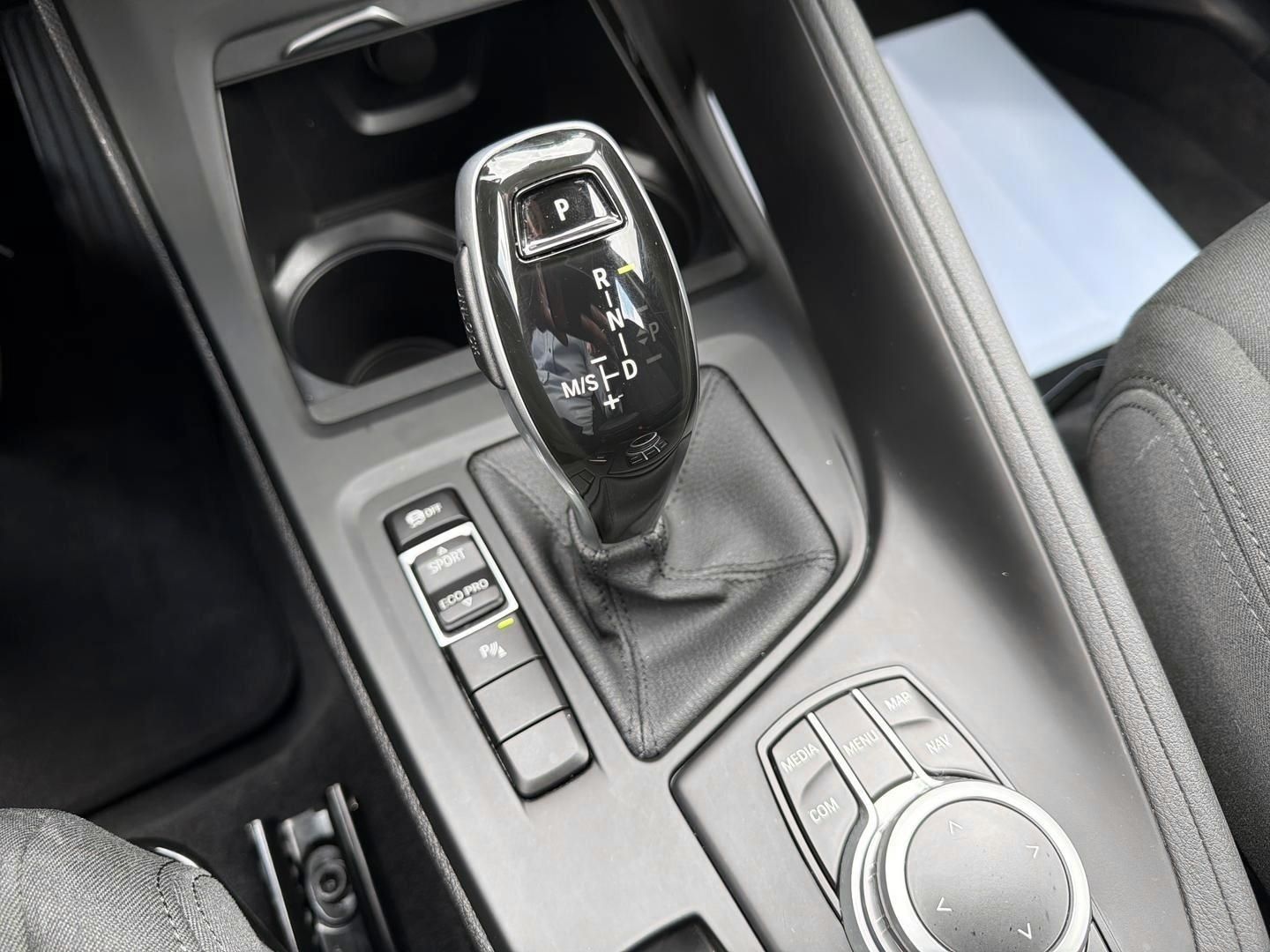 BMW X1 SDRIVE18D A Navi El. Heckklappe Mehrzonenklim foto 13