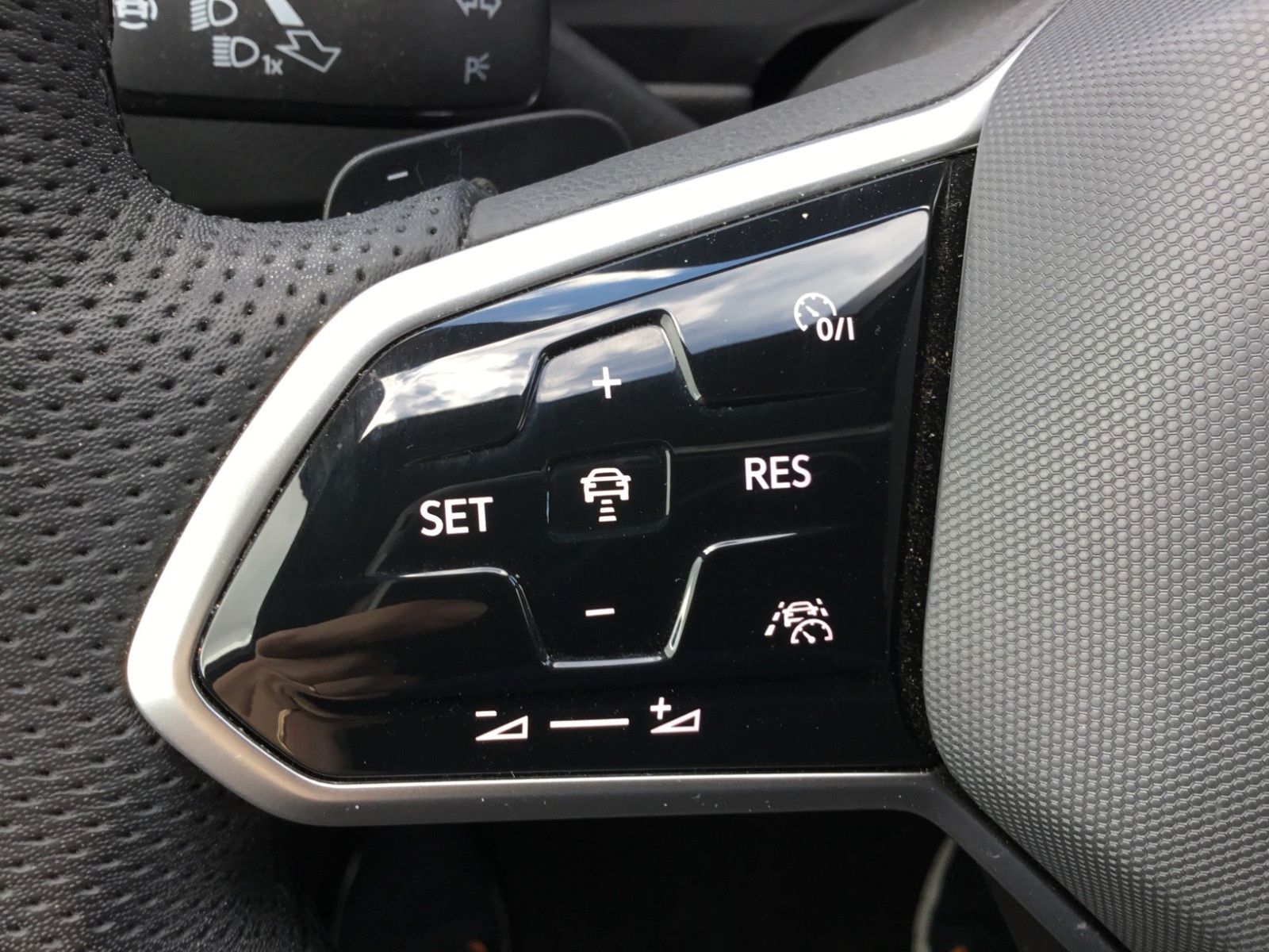 Fahrzeugabbildung Volkswagen Tiguan Allspace 2.0TDI DSG 4M R-Line+Standheizun
