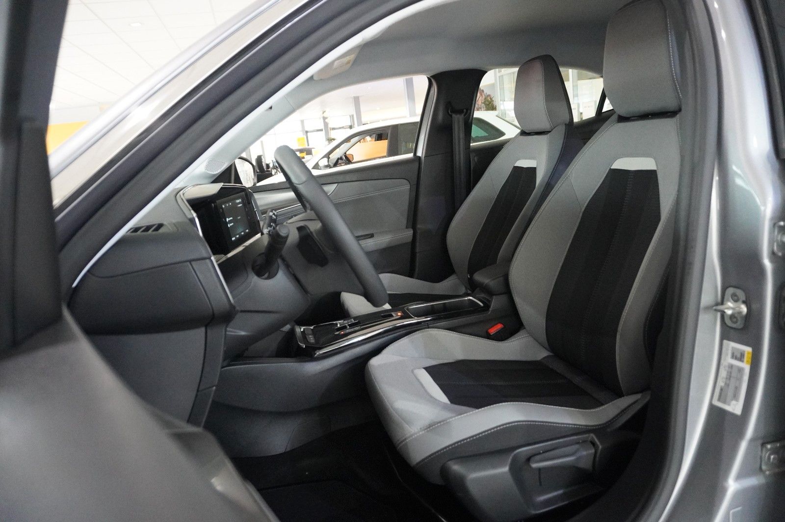 Fahrzeugabbildung Opel Mokka 1.2T ELEGANCE NAVI/LED/KAMERA/SH/SPORT/DAB