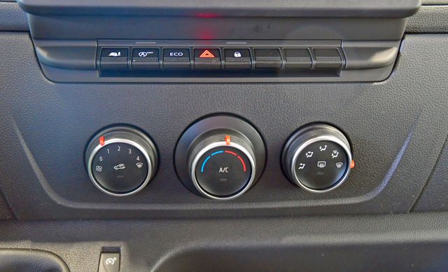 Fahrzeugabbildung Renault Master dCi 145 Doka Pritsche Klima 7-Sitzer#T216