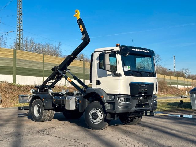 MAN TGM 18.320 4x4 Euro 6e Hyva 12-45