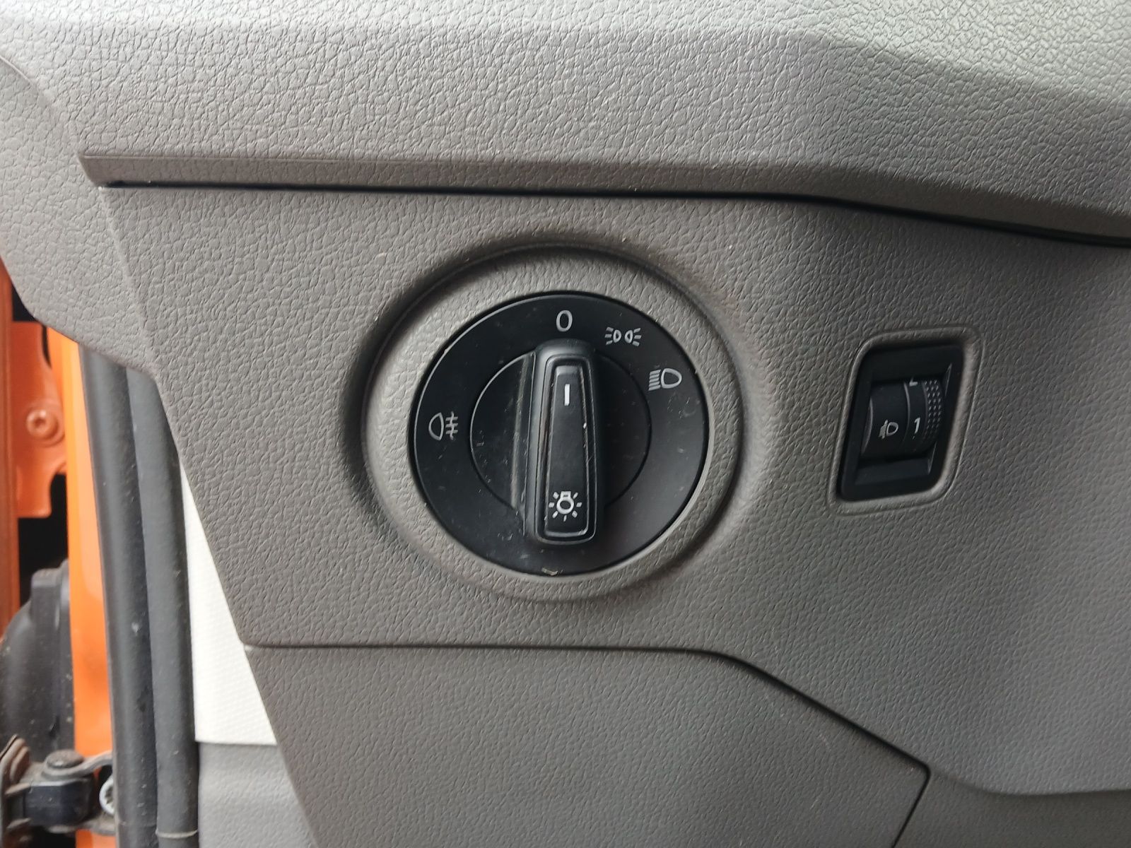 Fahrzeugabbildung Volkswagen Crafter Kasten 35 MR HD AHK KLIMA GRA PDC RFK