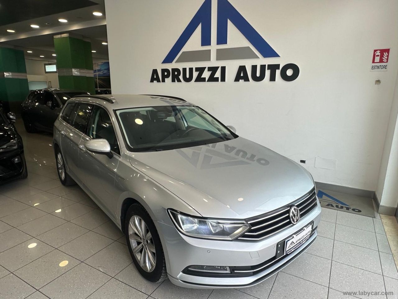 Volkswagen Passat - 1
