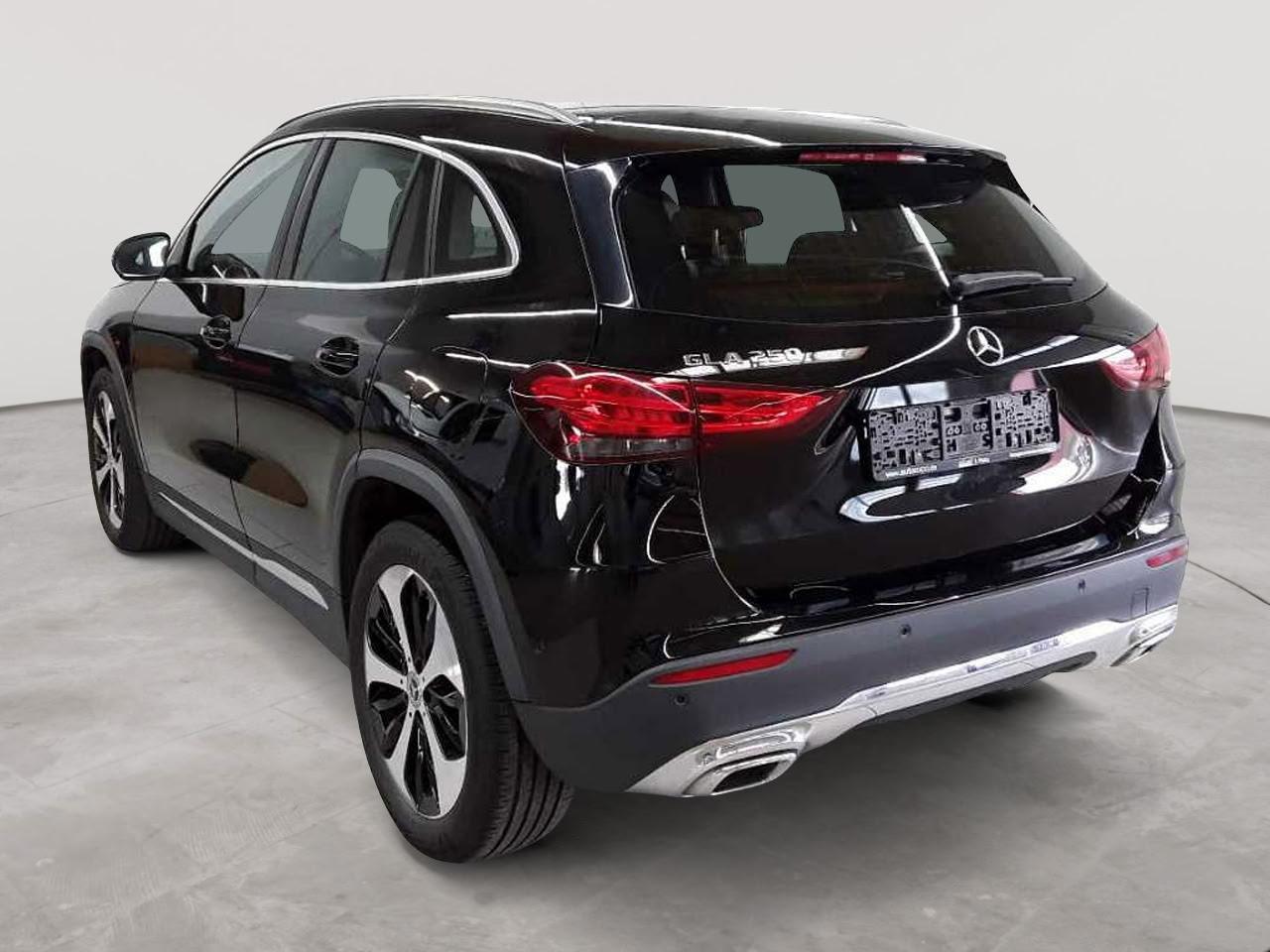 Mercedes-Benz GLA 250-Progressive BusiP PANO KAM StHz