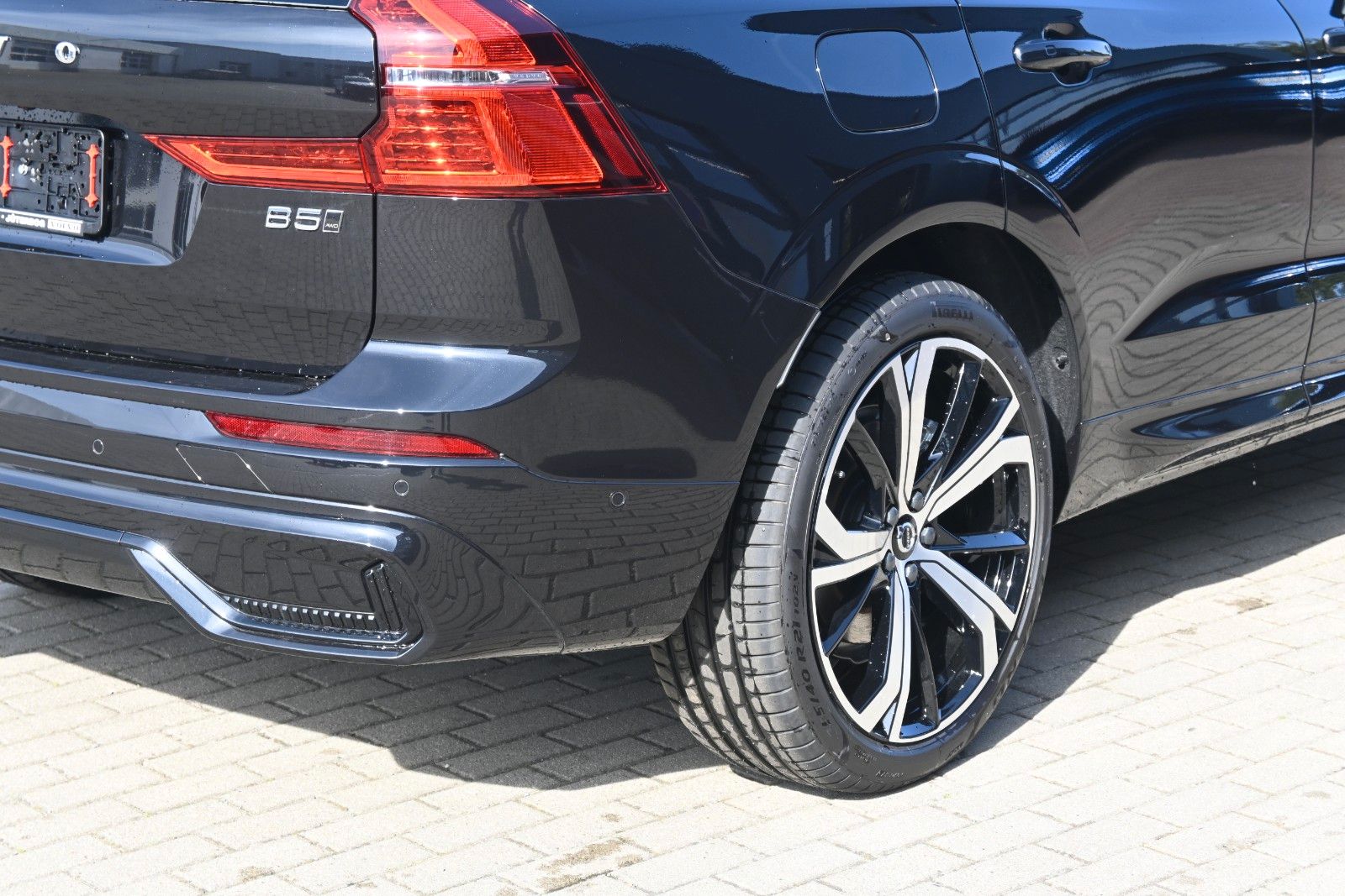 Fahrzeugabbildung Volvo XC60 B5 AWD Plus Dark*PANO*H&K*LUFT*LED*360°