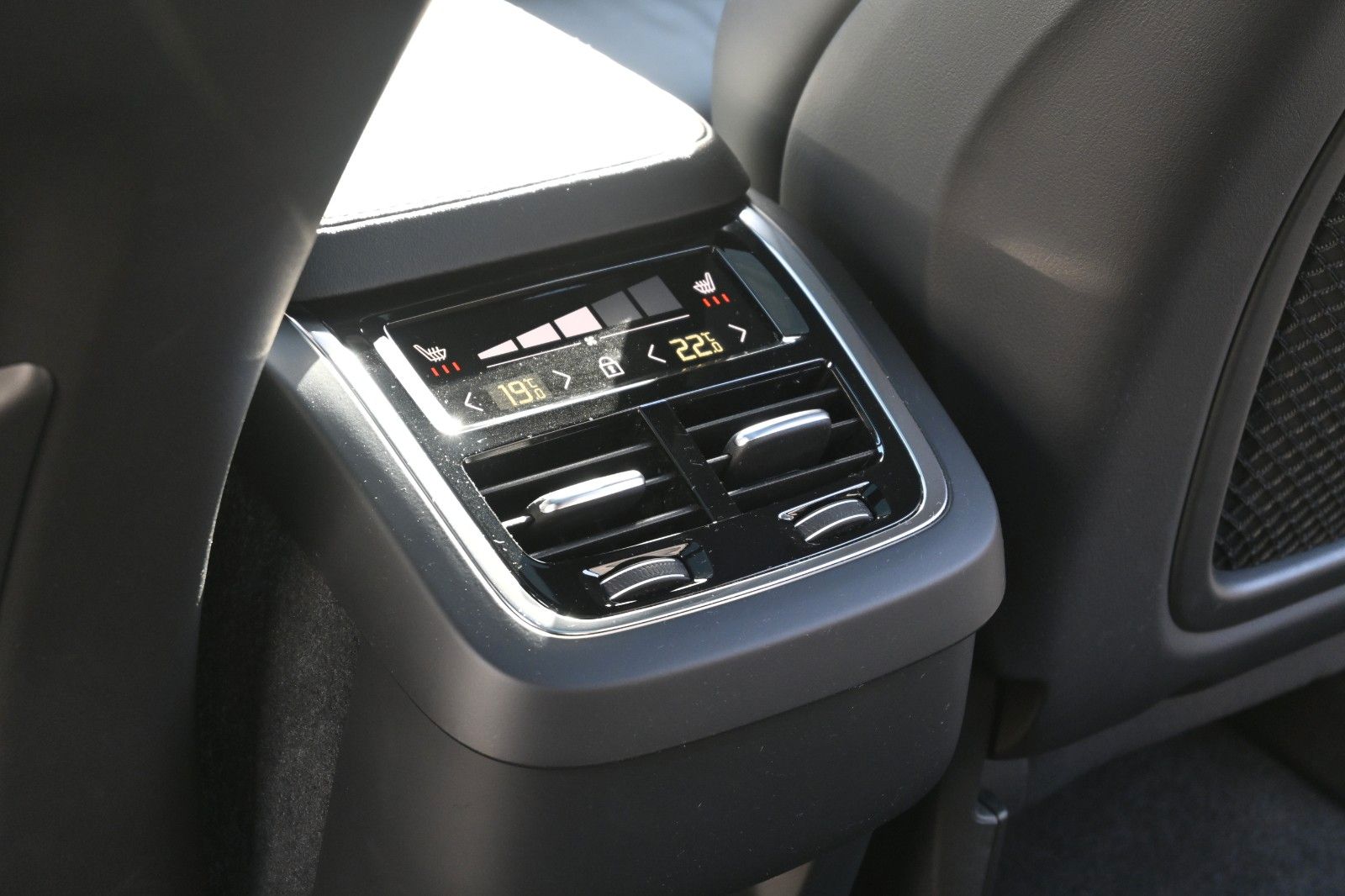 Fahrzeugabbildung Volvo XC90 Ultimate Dark AWD*HUD*360°*LUFT*STDHZG*AHK*