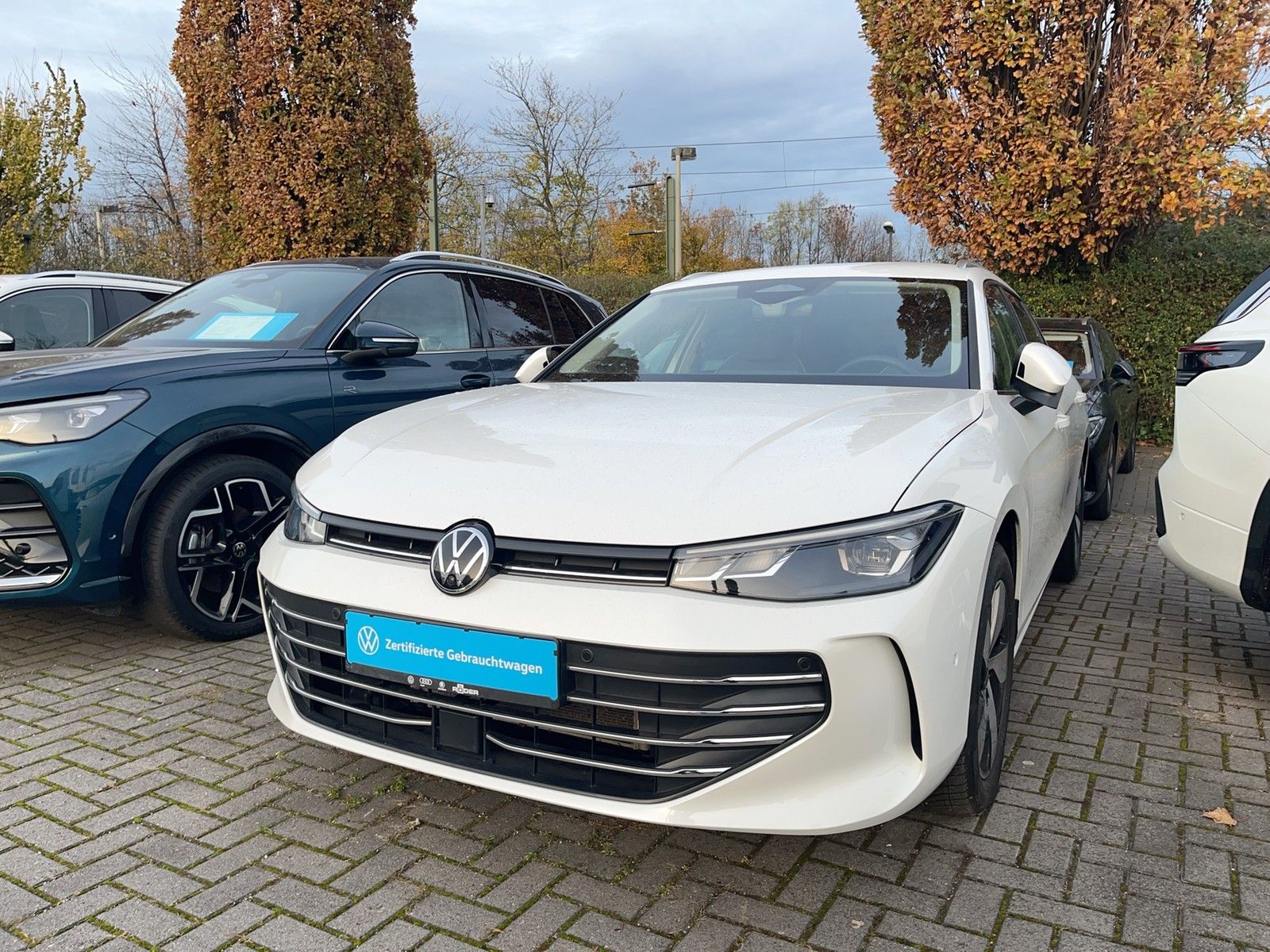 Volkswagen Passat Variant 1.5 eTSI Business IQ 360 AHK LM17 foto 1