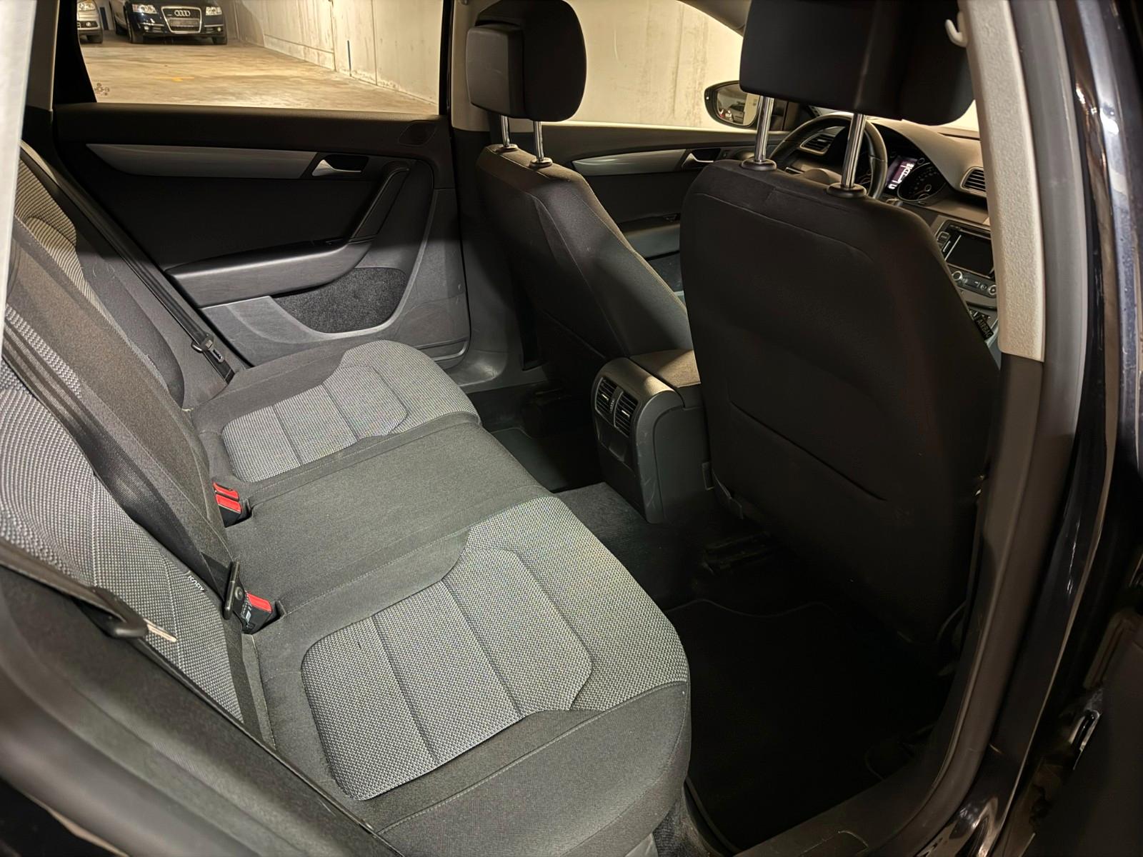 Volkswagen Passat 2012 — photo 12