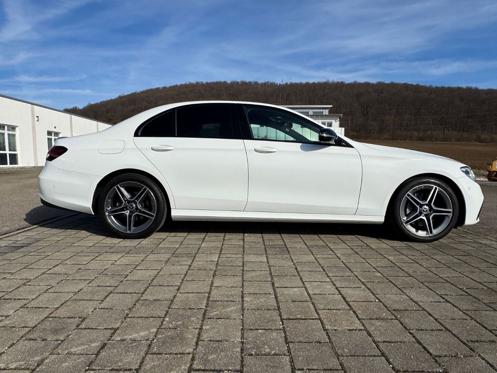 Mercedes-Benz E 220 d Limousine AMG Night-Edition Tüv/Au Neu foto 6