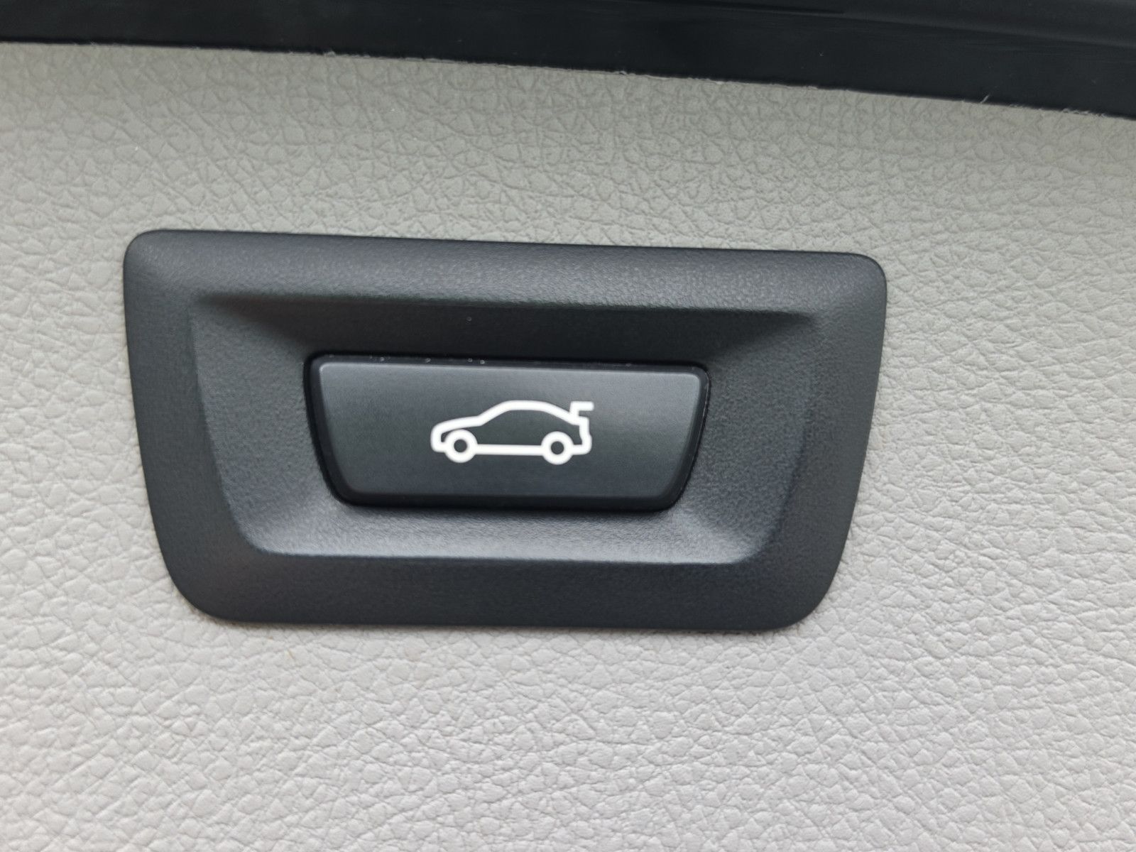 Fahrzeugabbildung BMW 3 Touring 318 d Sport Line Navi Led Scheinwerfer