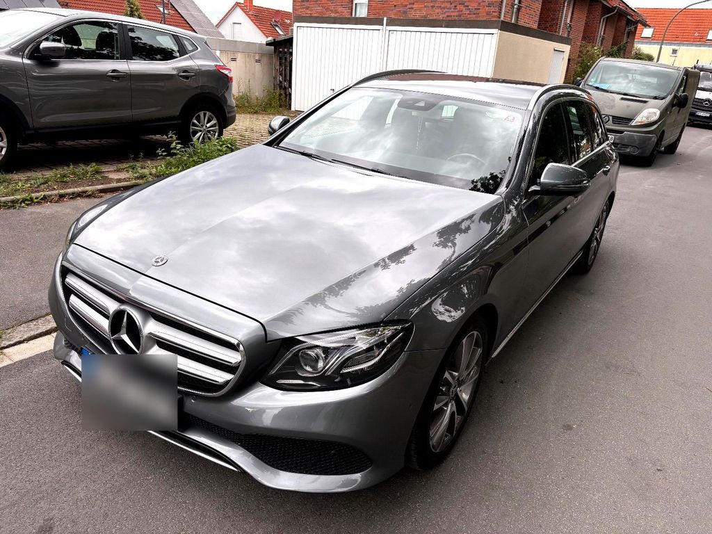 Image of Mercedes-Benz E 220