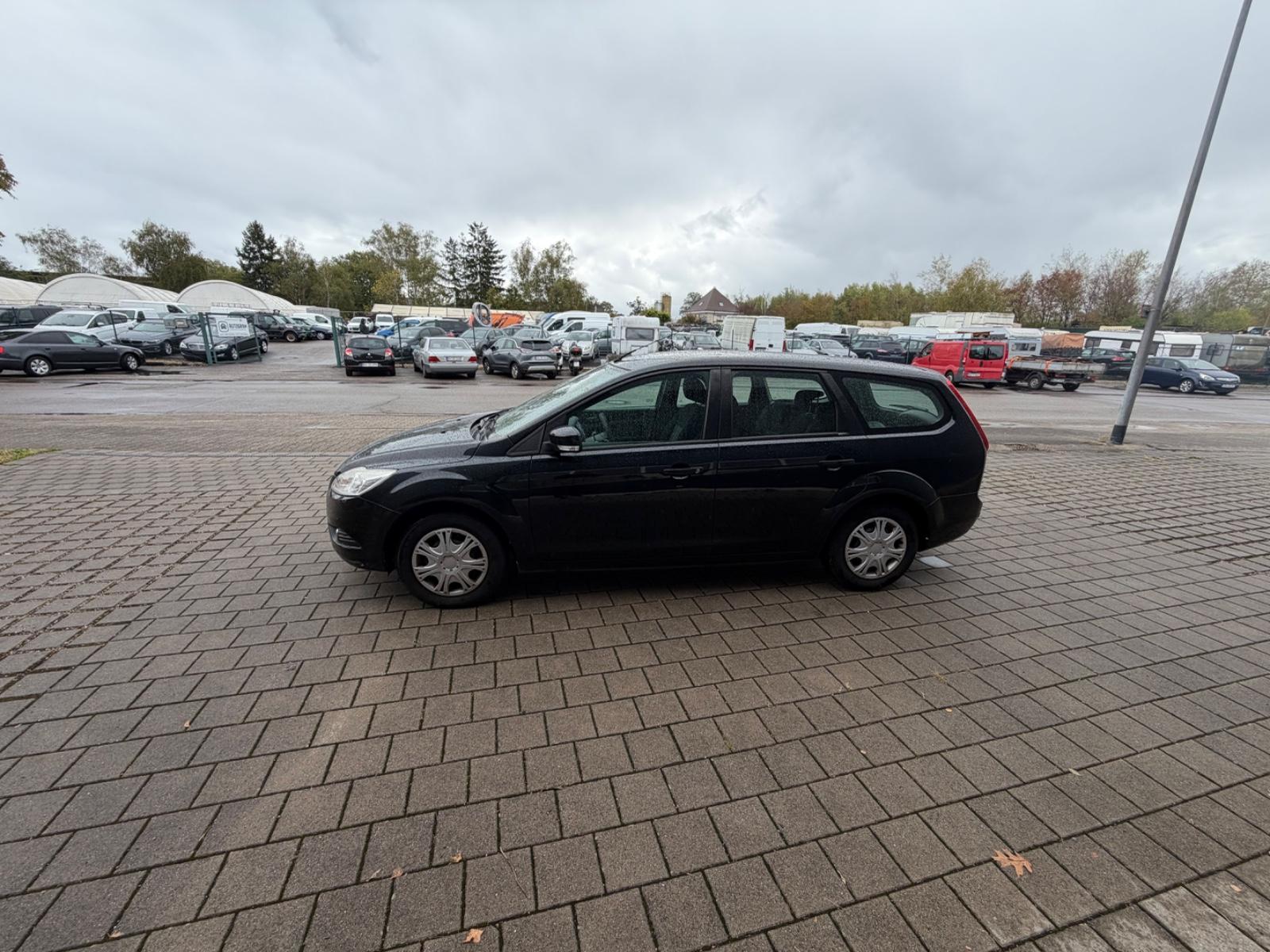 Ford Focus 2011 — салон