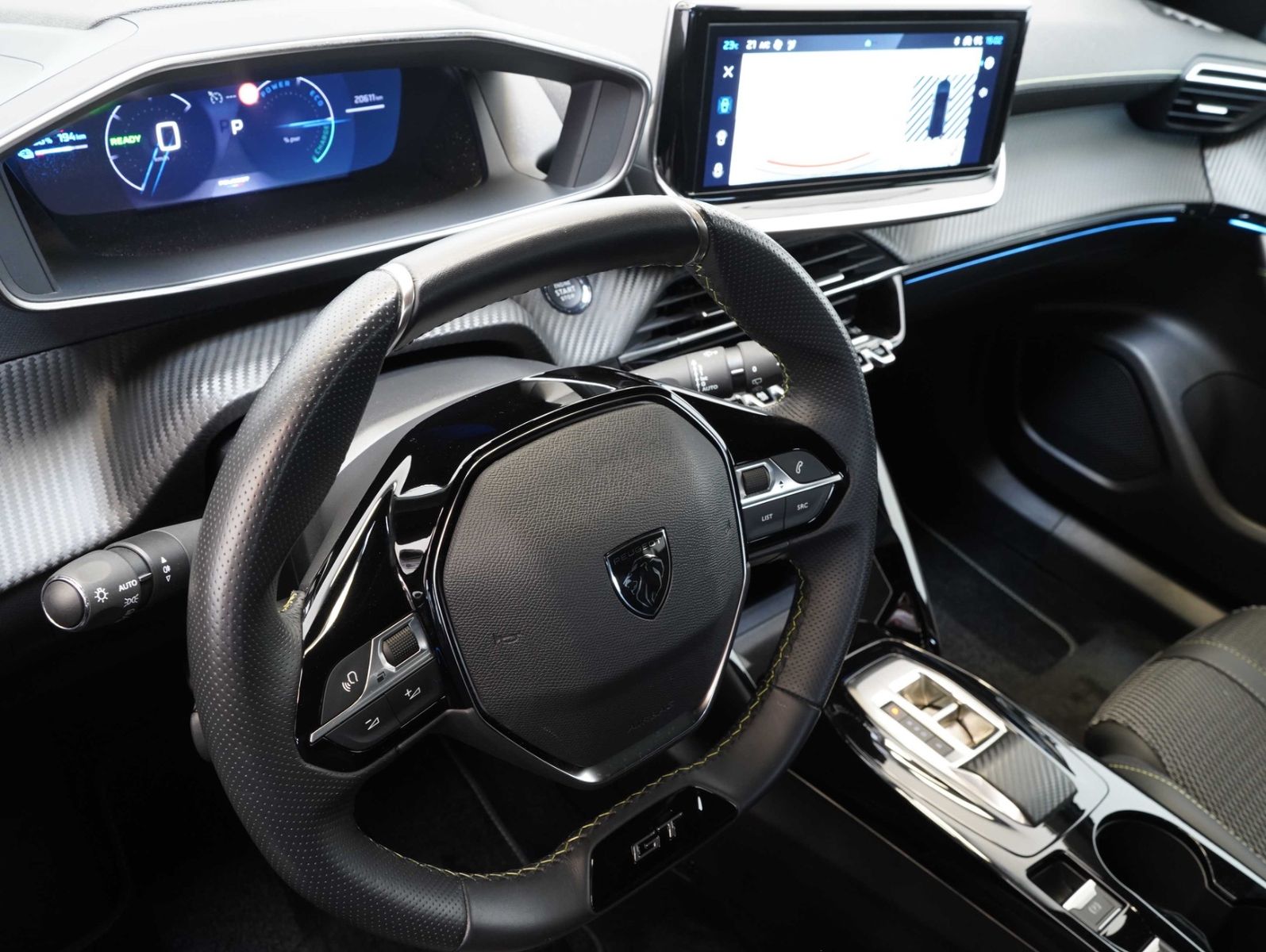Fahrzeugabbildung Peugeot 2008 e- GT 11KW/LED/NAVI/360°/SOH