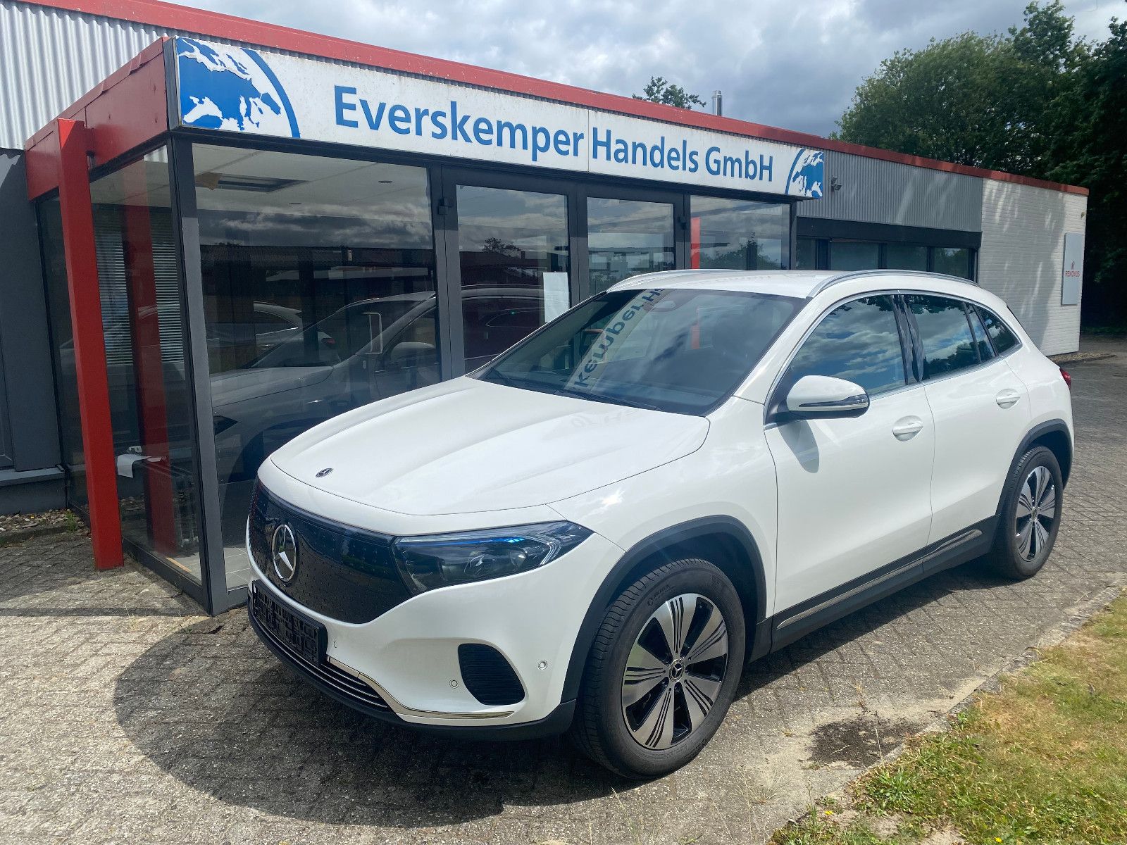 MERCEDES-BENZ EQA 300 4Matic - Facelift !