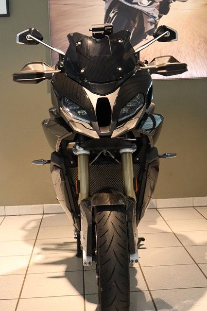 Fahrzeugabbildung BMW S1000XR mit Tieferlegung, Carbon & Frästeile