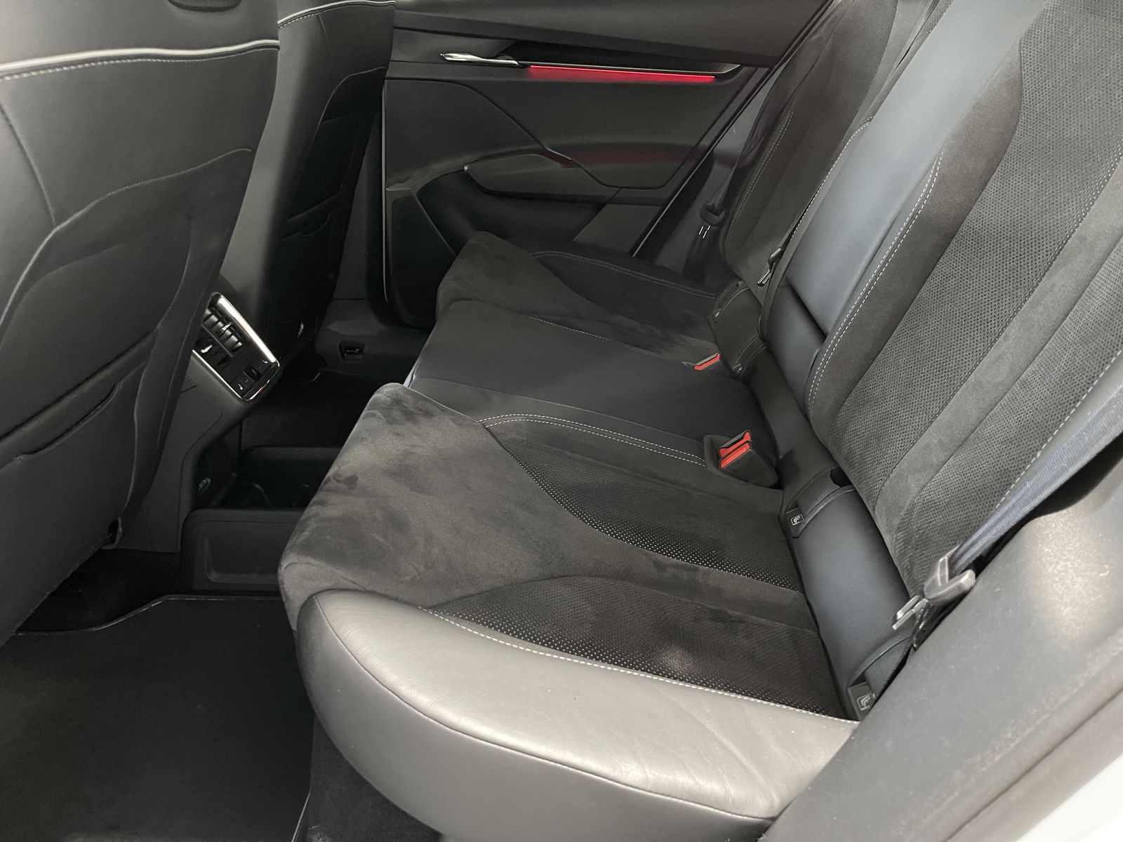 Fahrzeugabbildung SKODA Enyaq Sportline*AHK*Matrix*Alcantara**HUD*WP*