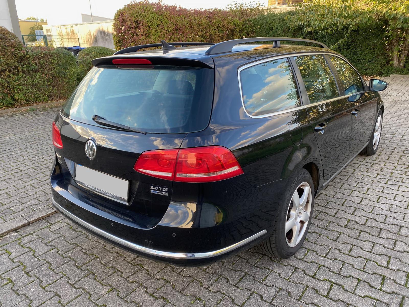 Volkswagen Passat 2011 — interior