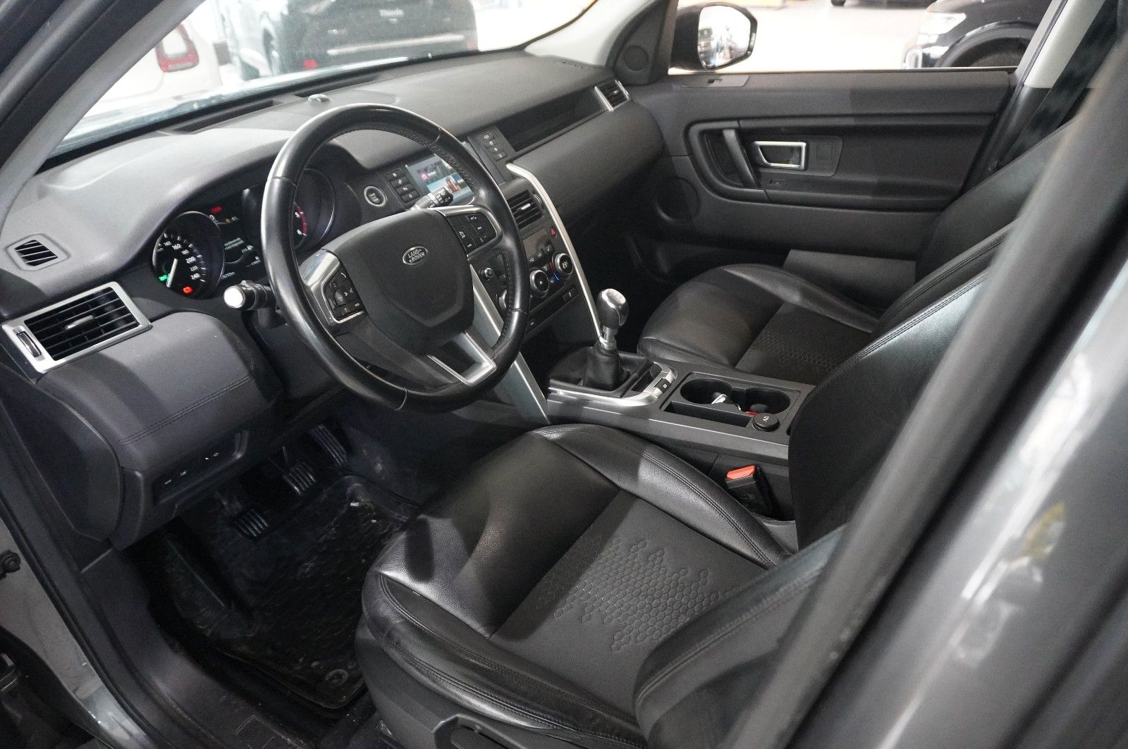Fahrzeugabbildung Land Rover Discovery Sport 2.0D PURE NAVI/LED/SHZ/PDC/SPORT