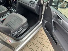Fahrzeugabbildung Volkswagen Golf VII Comfortl. - Navi*Sitzhzg*ACC*PDC*2xKlim