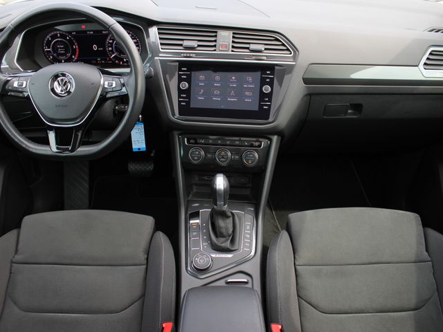 Tiguan 2,0 TDI 4M R-Line PanoD*Navi*AHK*19"Alu