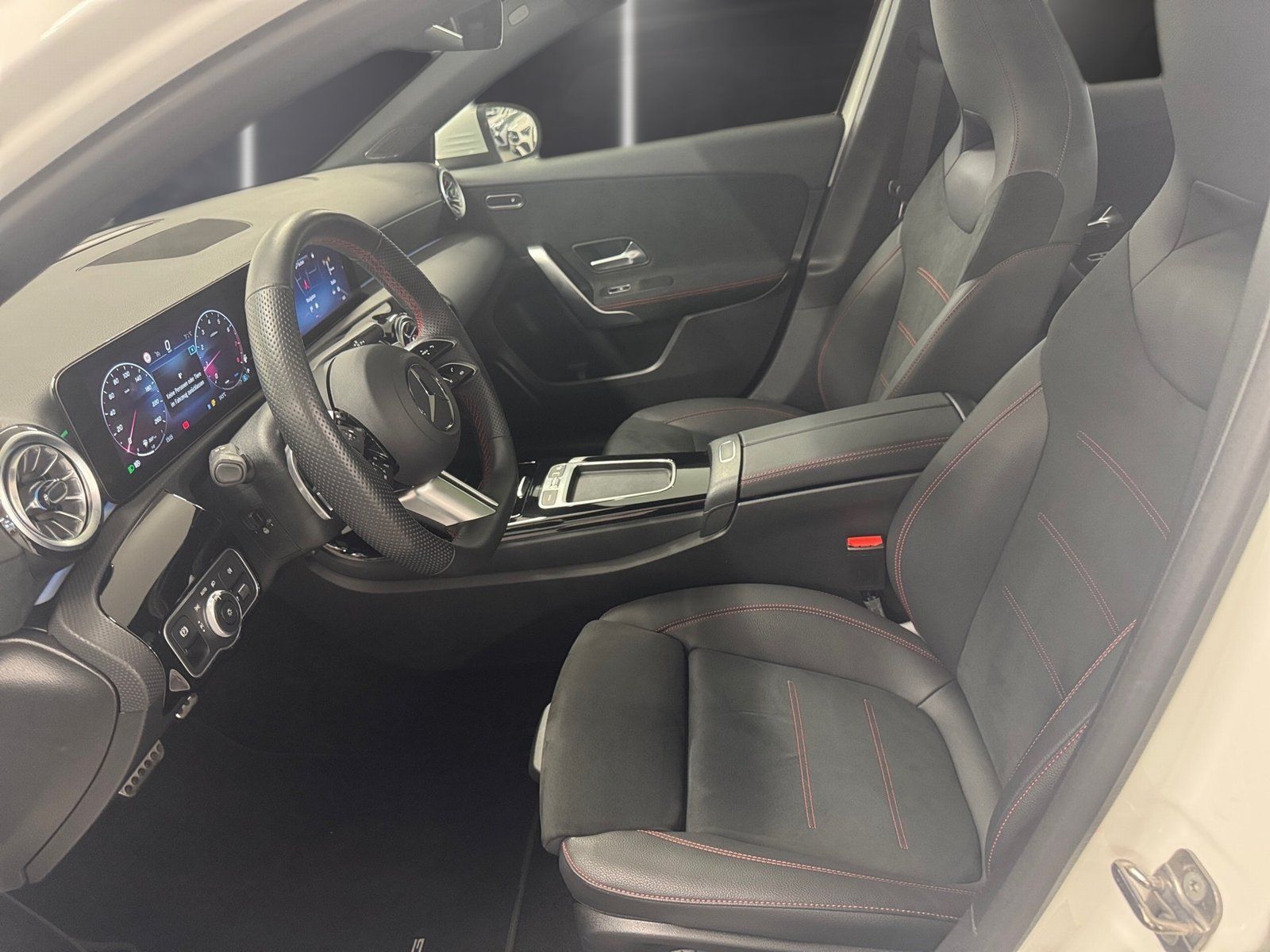 Fahrzeugabbildung Mercedes-Benz A 200 AMG Line *Panorama*LED*Kamera*CarPlay*18"*
