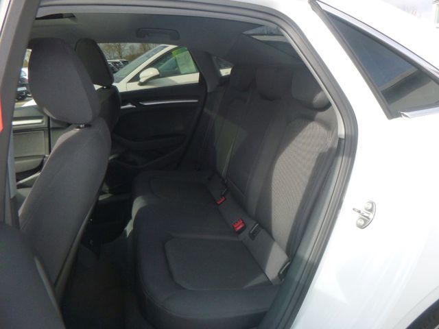 Fahrzeugabbildung Audi A3 Limo 35 TFSI >S Line/PANO/NAV/LED/Sitzheiz<