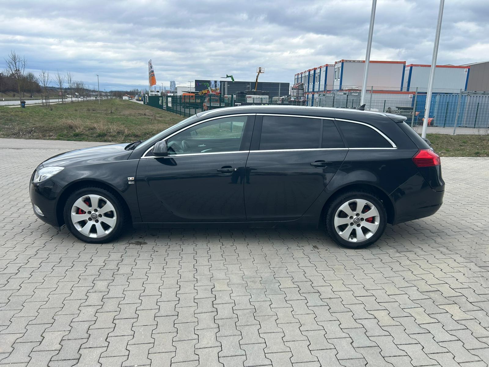 Opel Insignia 2012 — interior