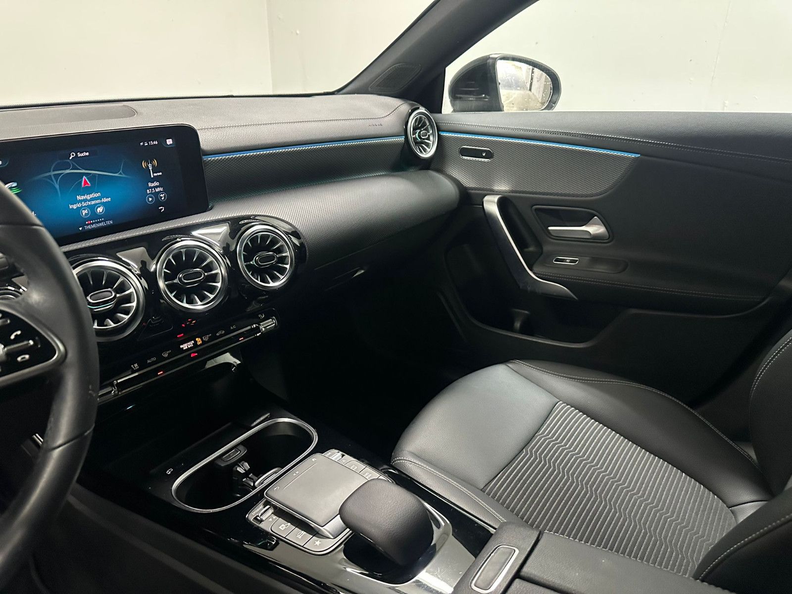 Fahrzeugabbildung Mercedes-Benz CLA 220 d DCT *Progressive*KAMERA*AMBILIGHT