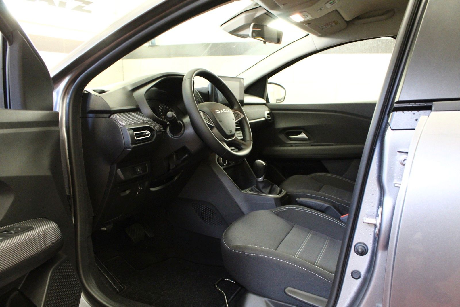 Fahrzeugabbildung Dacia Sandero TCe 100  Benzin /Expression*Winterpaket*