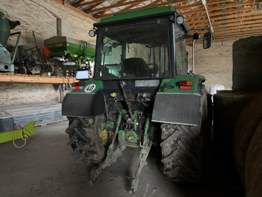 John Deere 2850 mit Frontlader