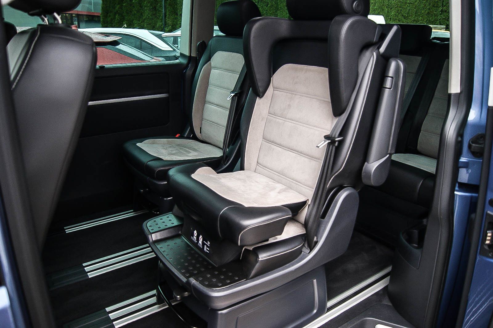 Fahrzeugabbildung Volkswagen T6 Multivan 2.0 TDI DSG Highline LEDER NAVI ACC